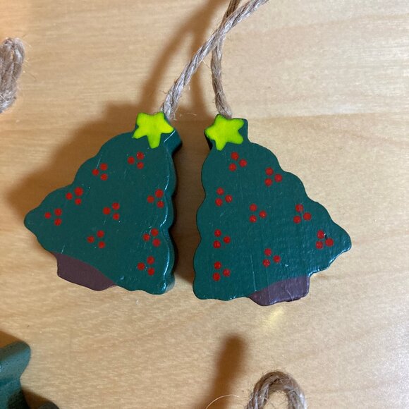12 Vintage Wood Christmas Tree Ornaments, Made in Taiwan - Picture 3 of 9
